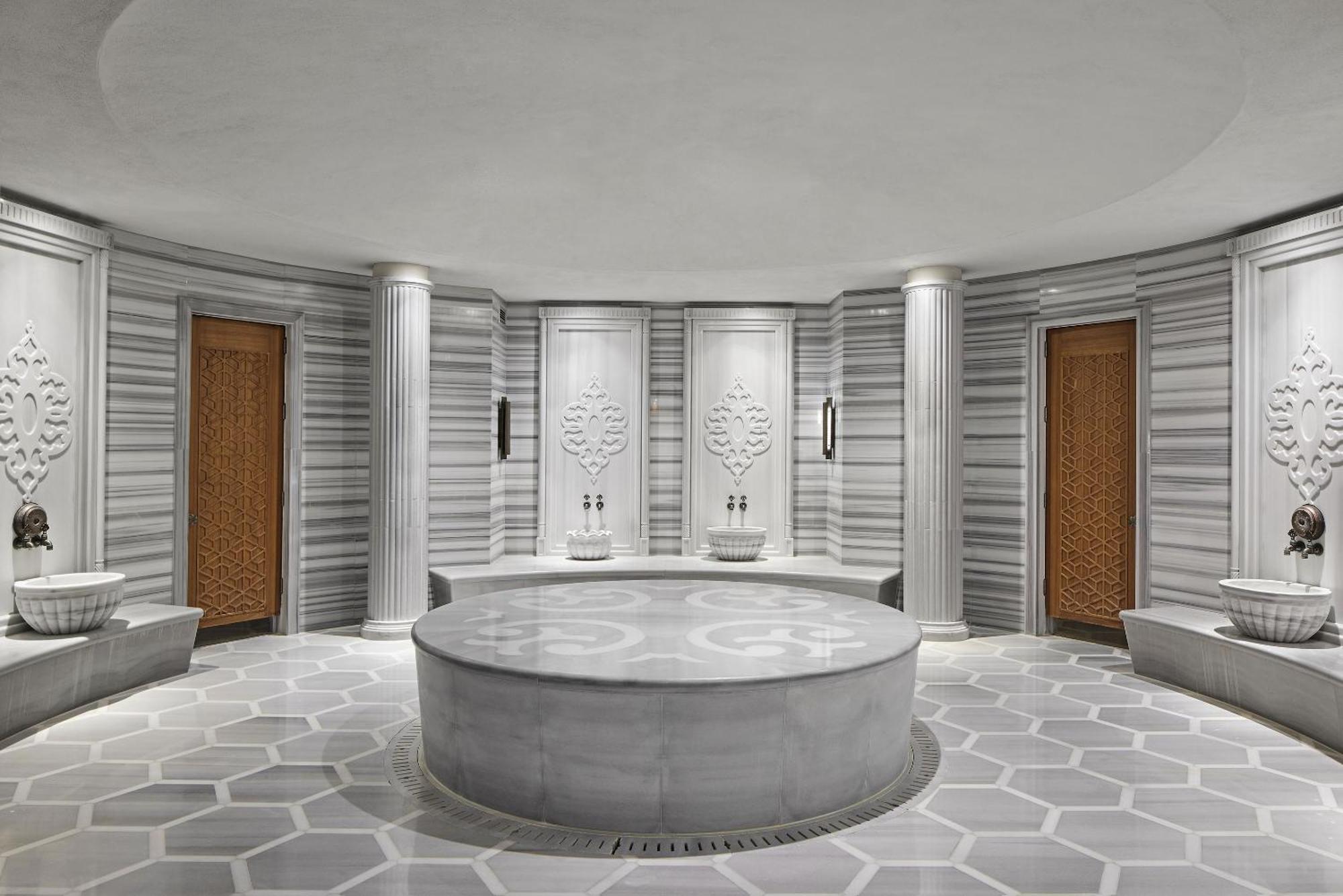 Hotel Titanic Chaussee 4*