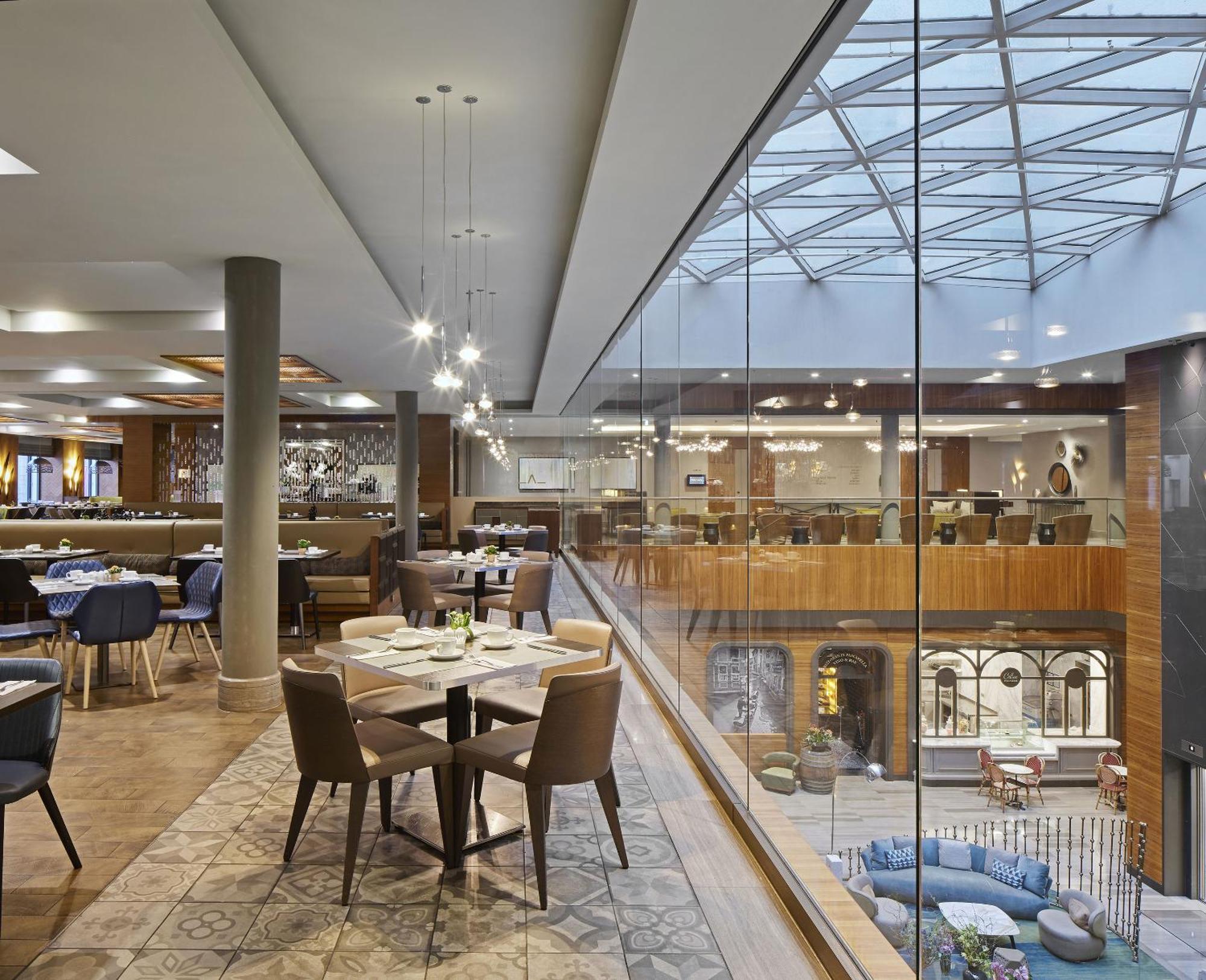 Hotel Titanic Chaussee 4*