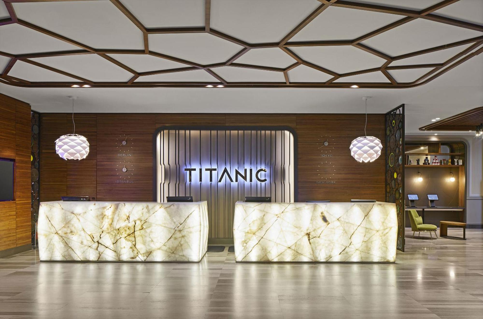 Hotel Titanic Chaussee 4*